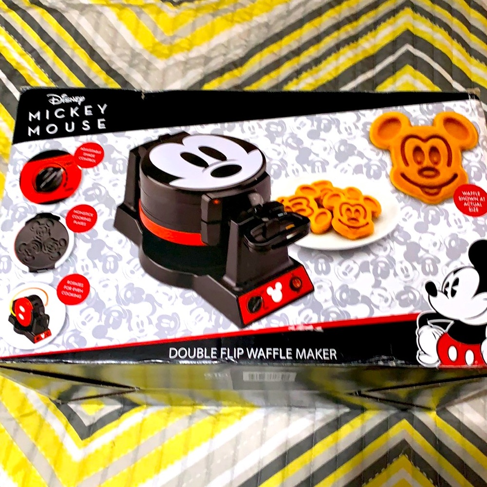 Mickey Mouse double flip waffle maker